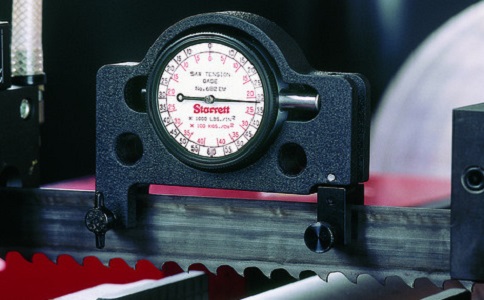 七台河锯切钛合金用双金属带锯条还是硬质合金带锯条？