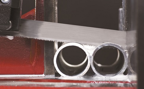 七台河锯切金属材料时出现卡带锯条原因以及处理方法？