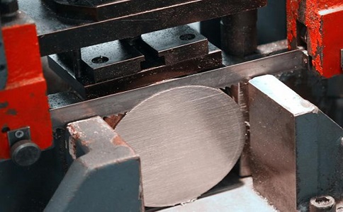 七台河双金属带锯条牙齿碎裂或折断的原因是什么？